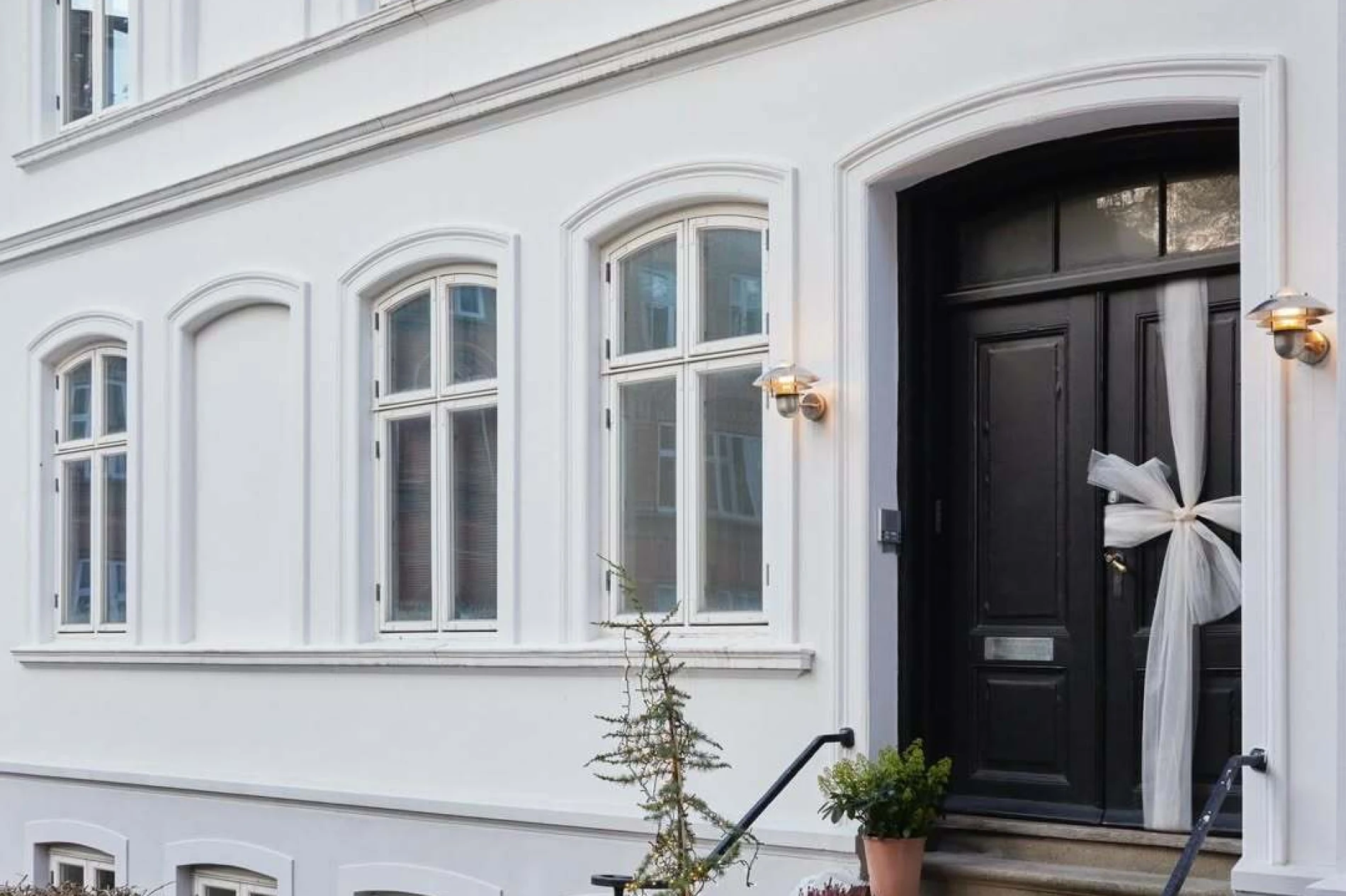 Mašne na vratima su hit i ovog Božića: Donosimo još ideja kako uklopiti ovaj simpatičan detalj u božićni decor!