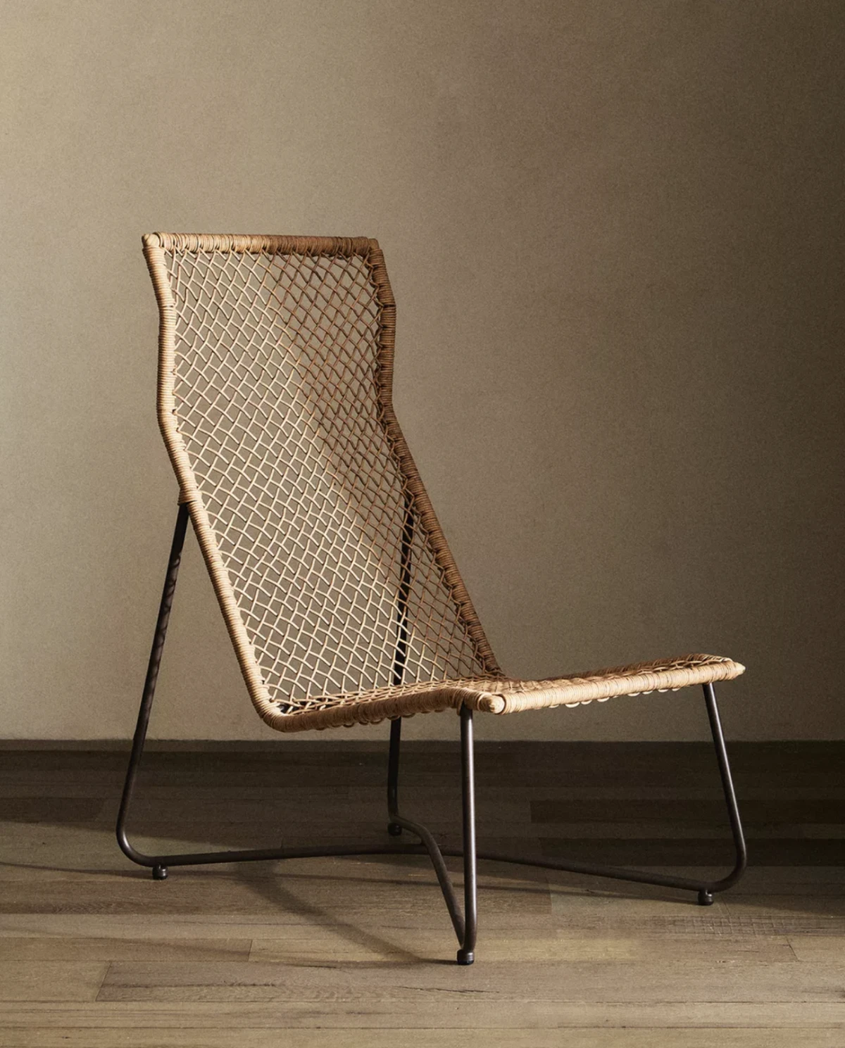 ZARA HOME MREŽASTA STOLICA 199 € 