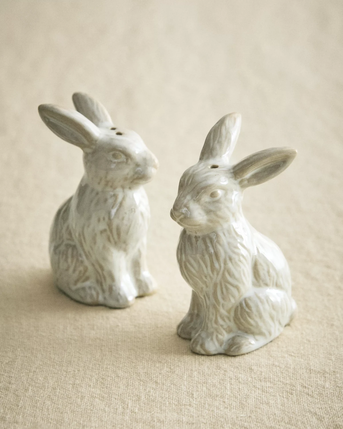 KOMPLET SOLJENKE I PAPRENKE OD OTPORNE KERAMIKE S MOTIVOM ZECA (KOMPLET OD 2)18,99 €