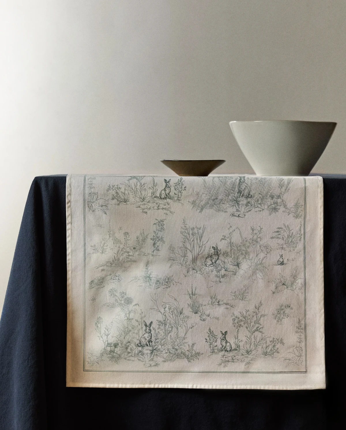 NADSTOLNJAK S PREMAZOM OD SMOLE 21,99 €