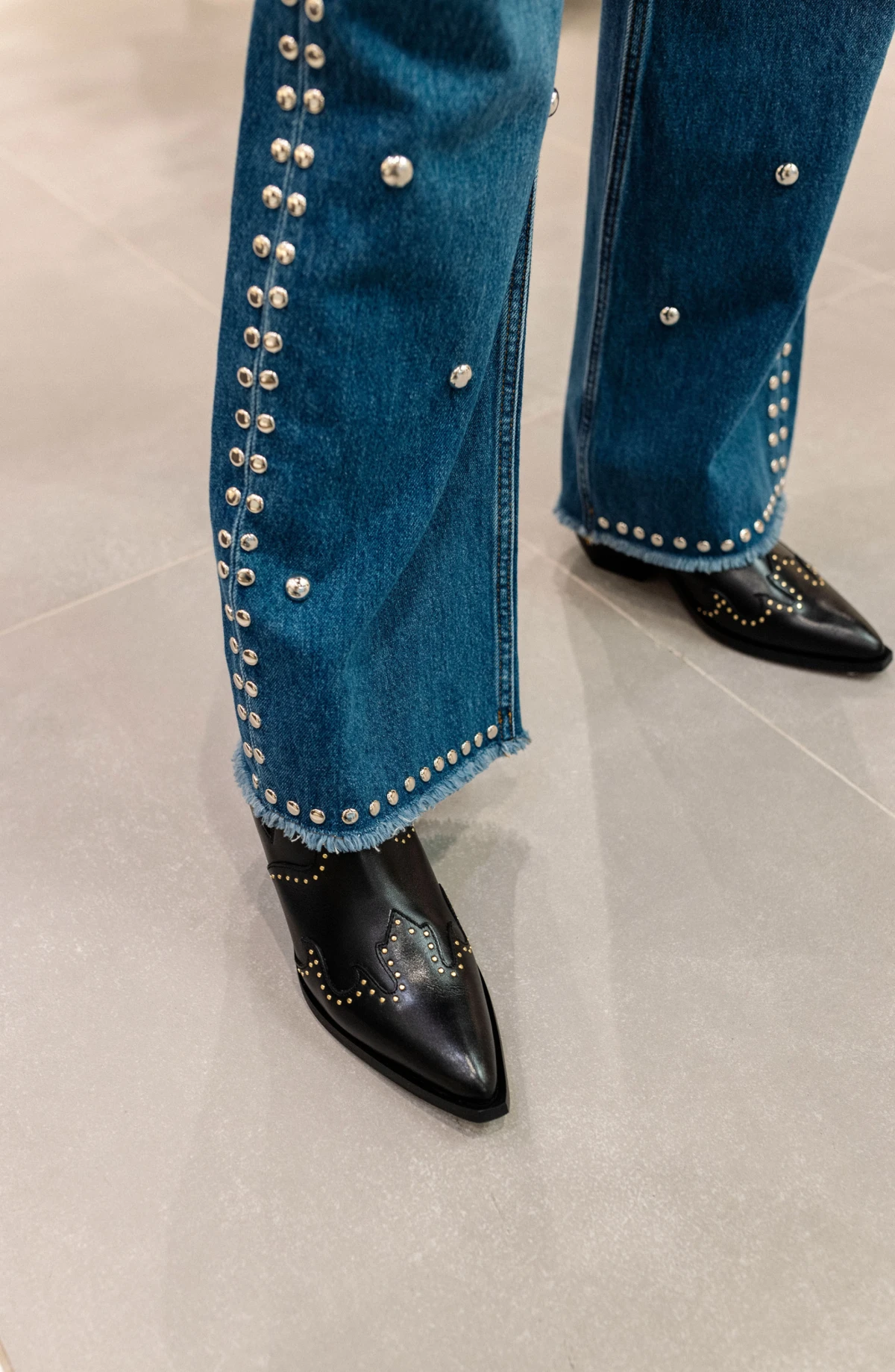 traperice allsaints 249 eur, čizme allsaints 330 eur