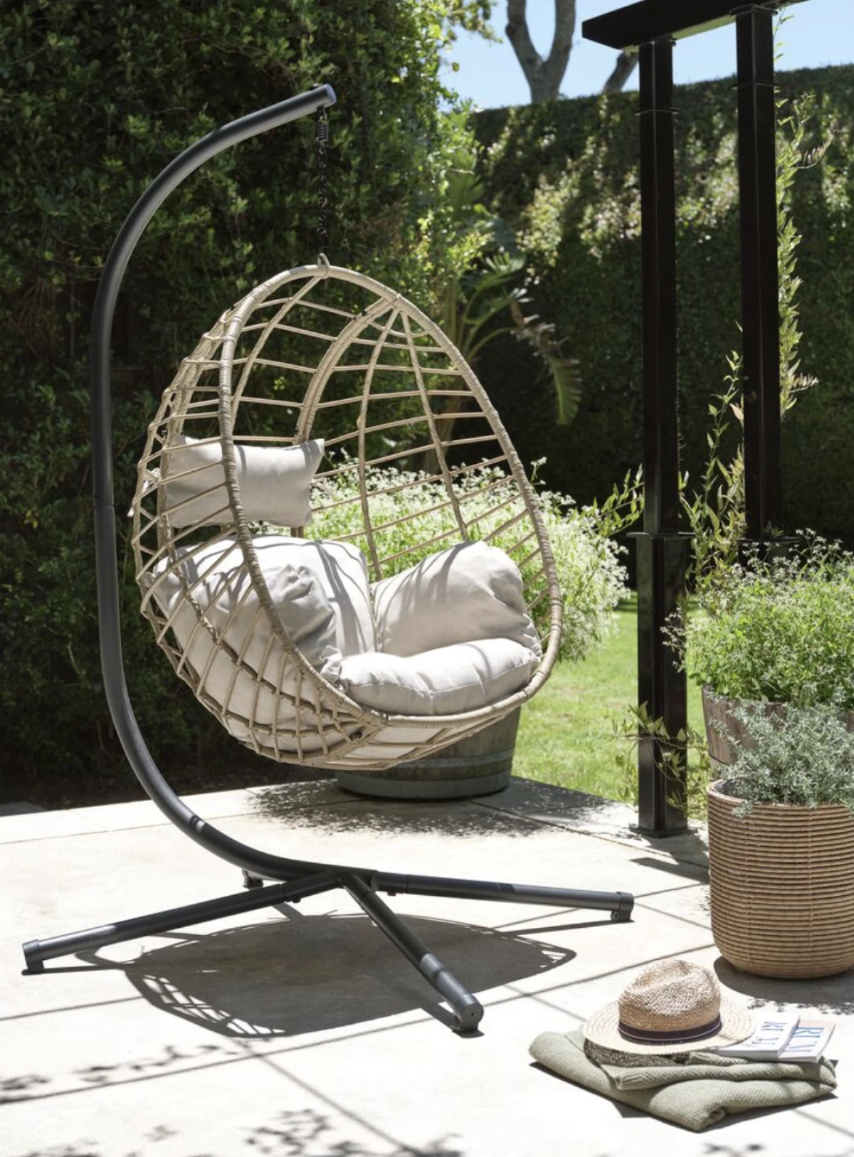 Viseća stolica BORK, prije 399,- €, sada 235,- € 