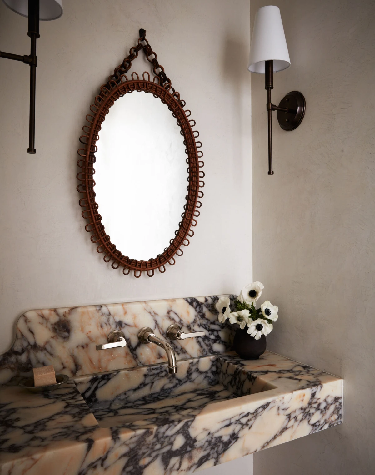 Dizajn: Ali Vivoda, Fotografija: Tim Lenz, Stiliziranje: Brittany Albert