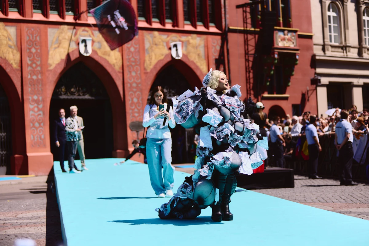 Eurovision 2025 tirkizni tepih