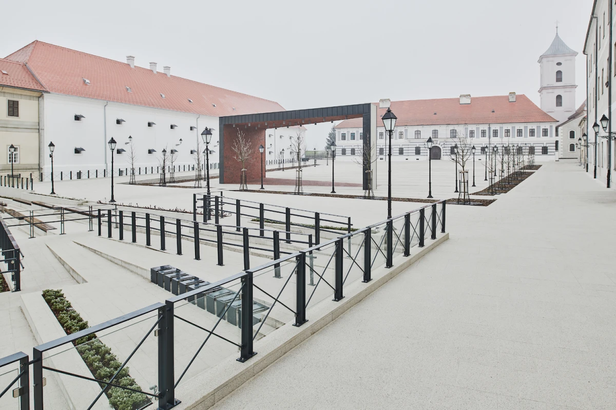 Trg Vatroslava Lisinskog: Bojana Šantić i Tea Ujević