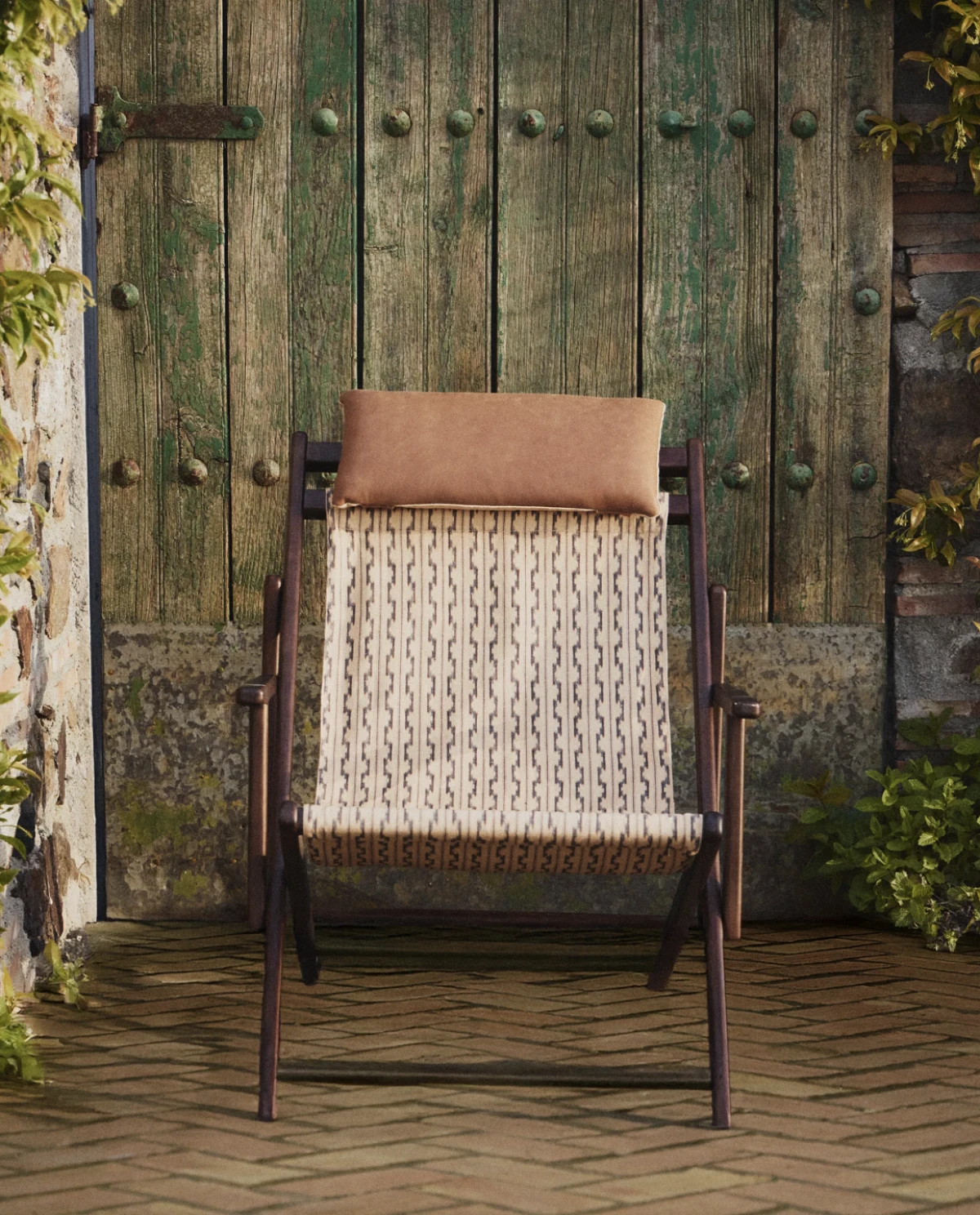 zara home DRVENA LEŽALJKA S KOŽNIM NASLONOM ZA GLAVU 259 € 