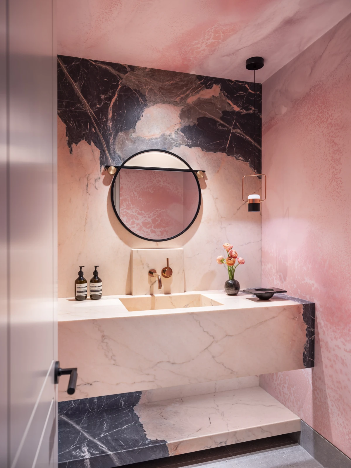 Arhitektura,dizajn: Joanna Parol Interior Design Krajobrazno uređenje: Joanna Parol Interior Design u suradnji s Koheid Design, Izvođač radova: The Rumo Group Fotografija: Manolo Langis