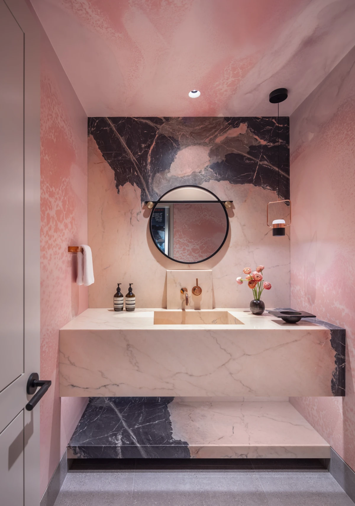 Arhitektura,dizajn: Joanna Parol Interior Design Krajobrazno uređenje: Joanna Parol Interior Design u suradnji s Koheid Design, Izvođač radova: The Rumo Group Fotografija: Manolo Langis