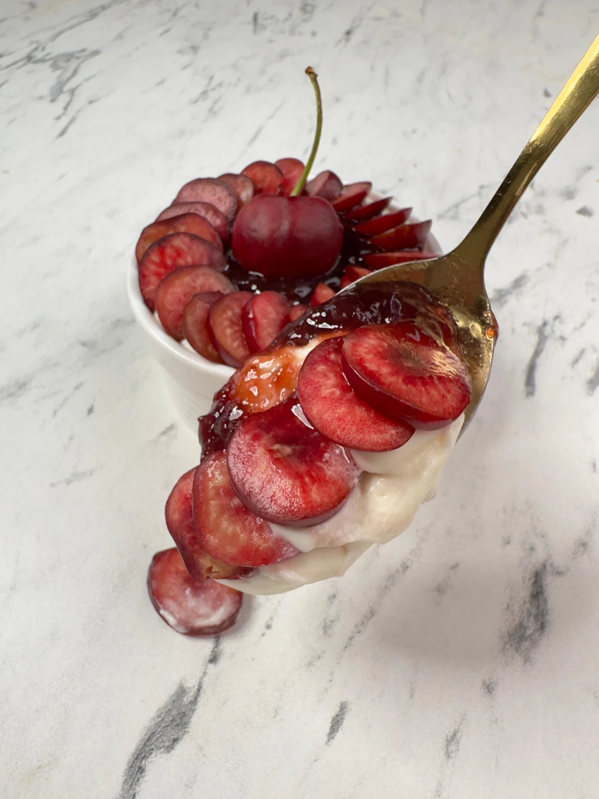 Brzi cheesecake s trešnjama