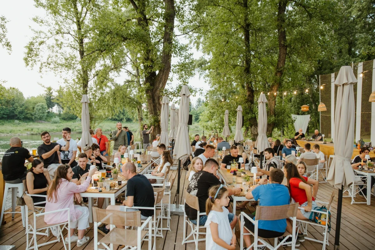 dnevni boravak na rijeci