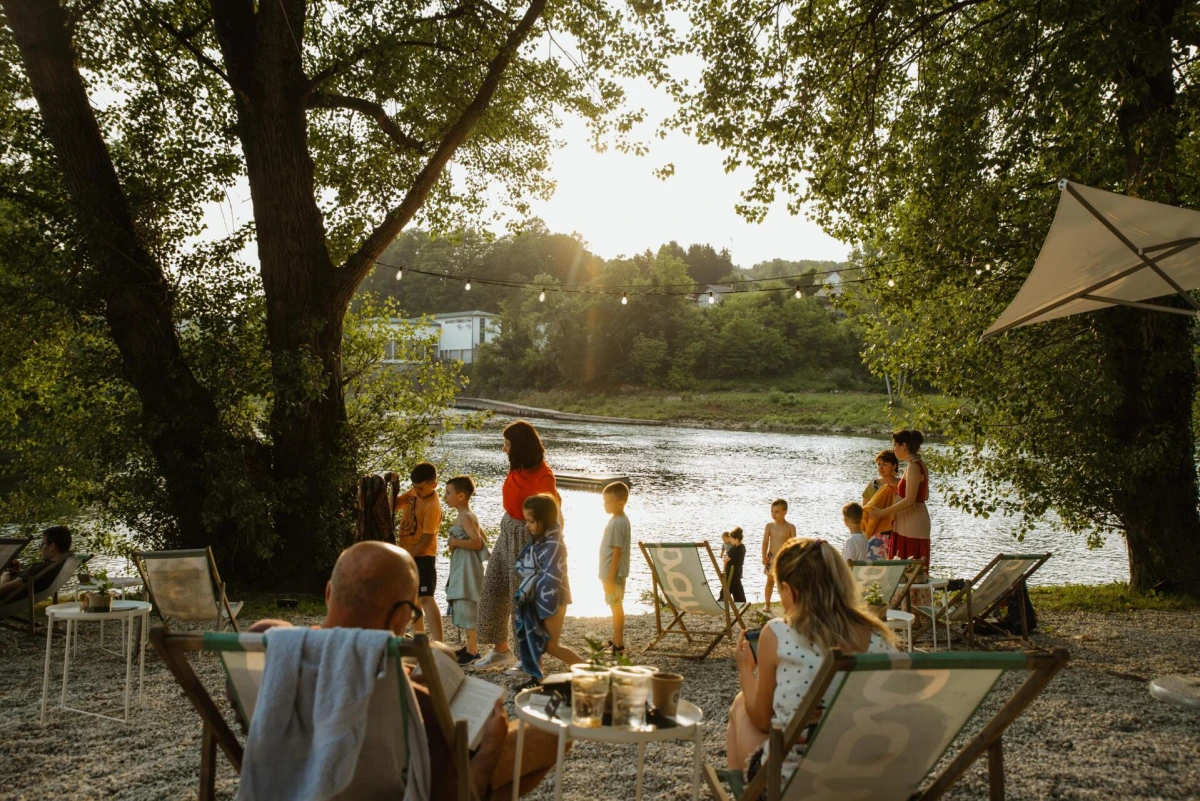 dnevni boravak na rijeci