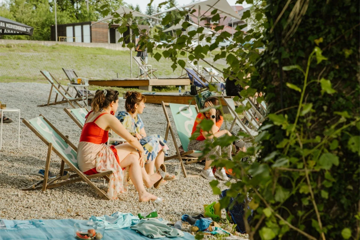 dnevni boravak na rijeci