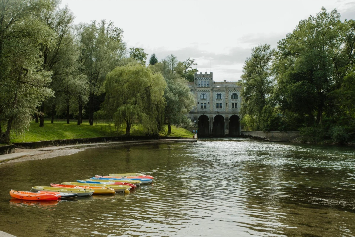 dnevni boravak na rijeci