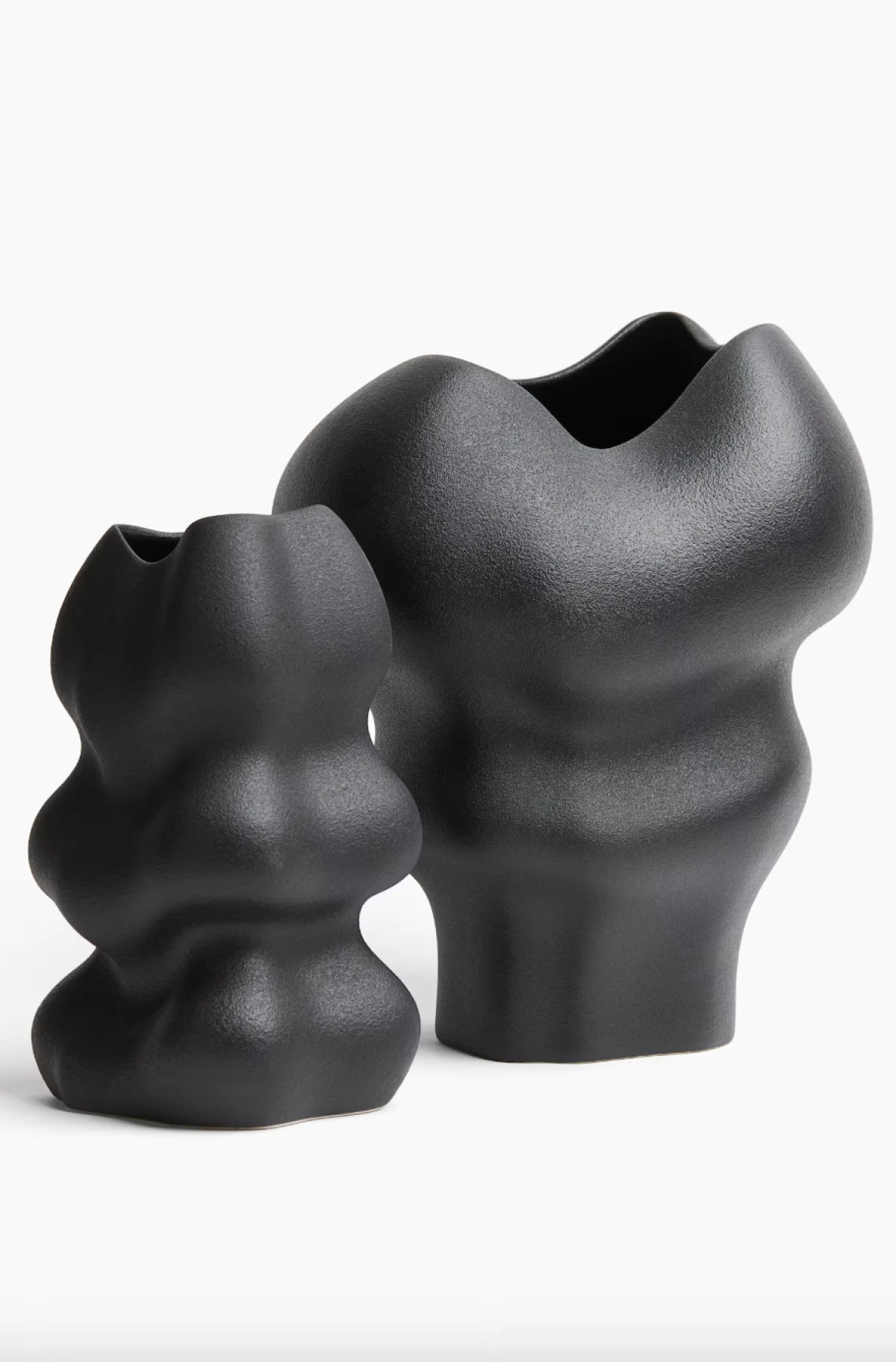 H&M home asimetrična kamena vaza, prije 19,99 €, sadas 9,99 € 