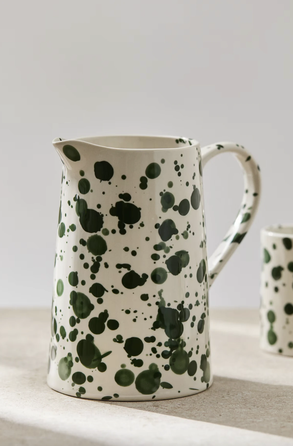 H&M home kameni vrč, prije 24,99 €, sada 12,99 € 