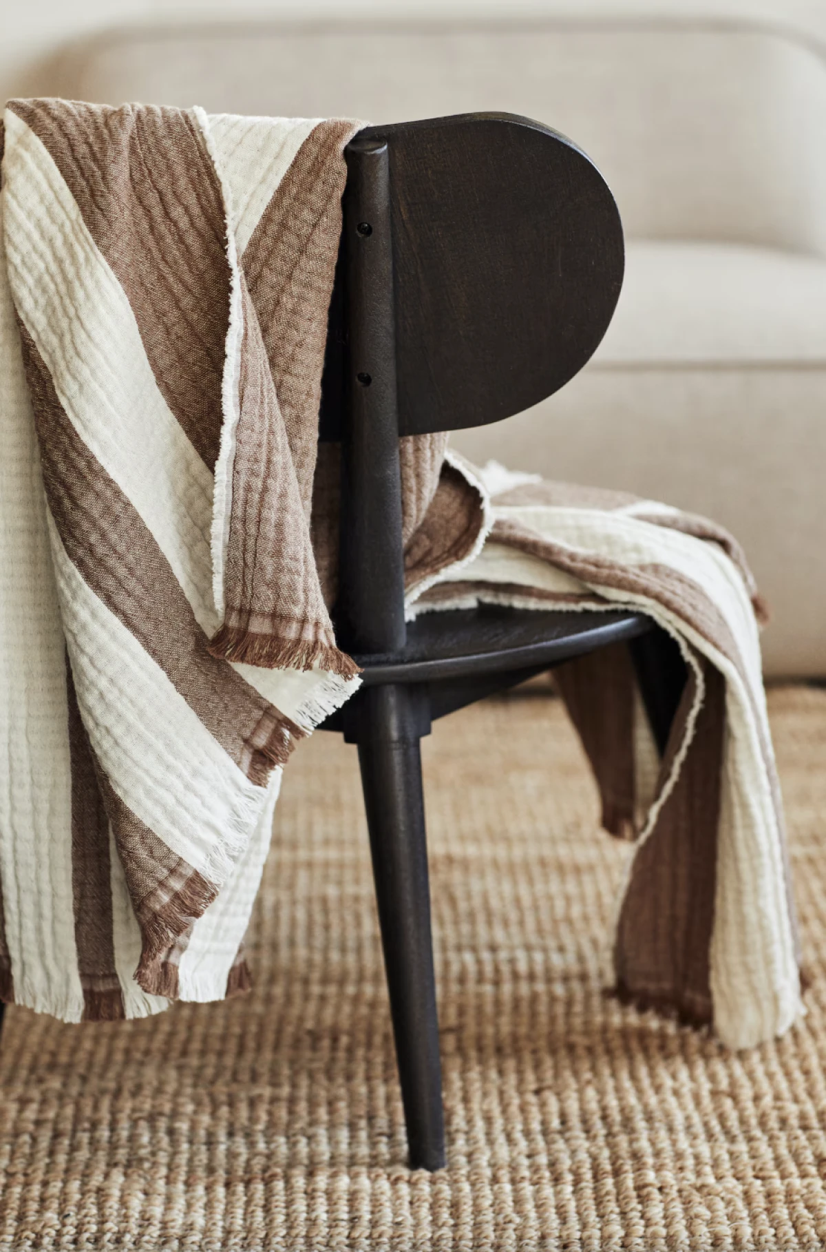 H&M home prekrivač od muslina, prije 20,99 €, sada 14,99 €