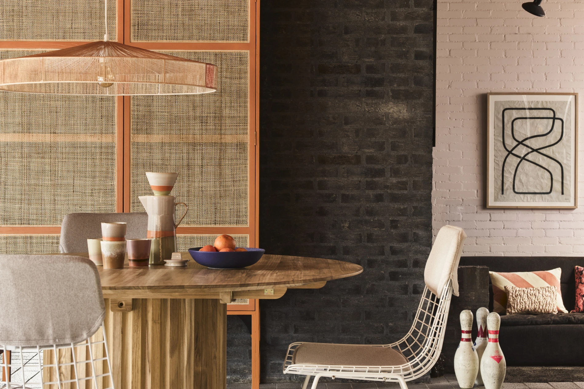 Pillar dining table/Alexander van Berge/trika showroom 