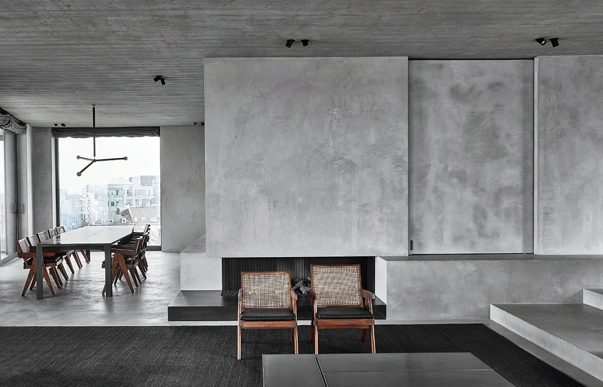 C Penthouse, Antwerpen, Belgija, 2016. Urbani loft zadržava sirovost gradnje, a istodobno uključuje potpunu dovršenost i osjećaj udobnosti/MARK SEELEN 