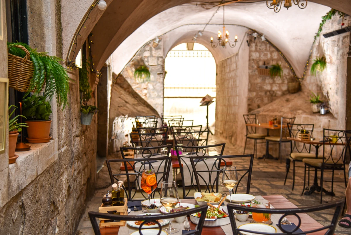 Renaissance art restaurant