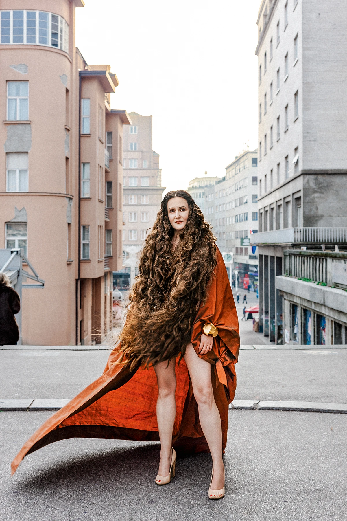 Ogrlica: Vlasništvo stilista. Narukvica: garderoba store. Cipele: celine