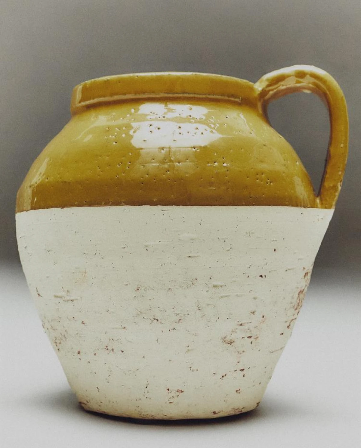 mala vaza od terakote https://www.zarahome.com/hr/mala-vaza-od-terakote-l42520744?srch=true&colorId=305