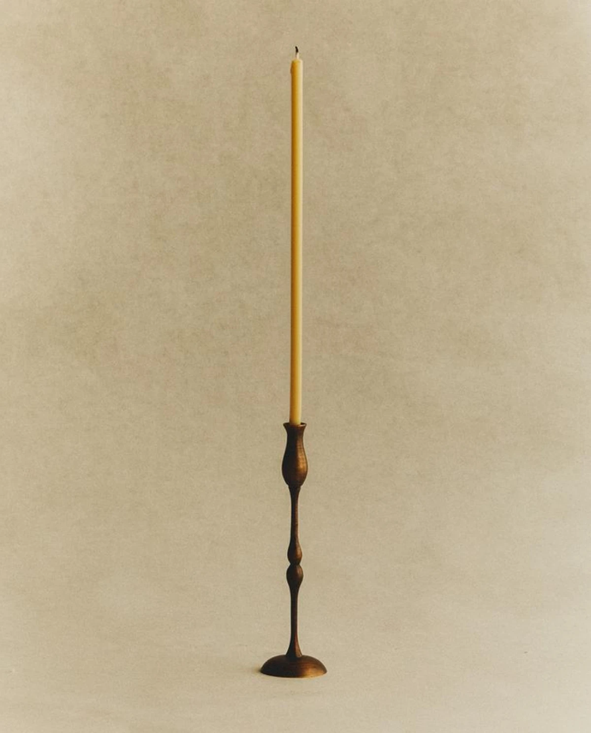 geometrijski svijećnjak https://www.zarahome.com/hr/geometrijski-mjedeni-mini-svijecnjak-l46497705?srch=true&colorId=303