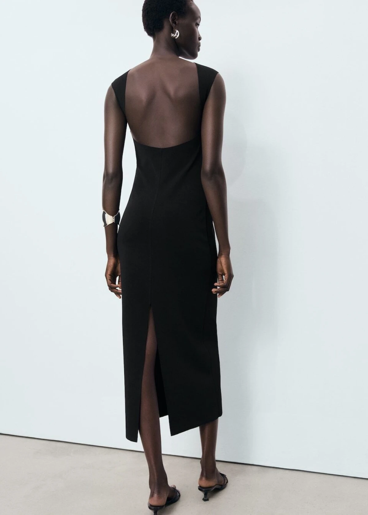 haljina otvorenih leđa 25,99 eur 