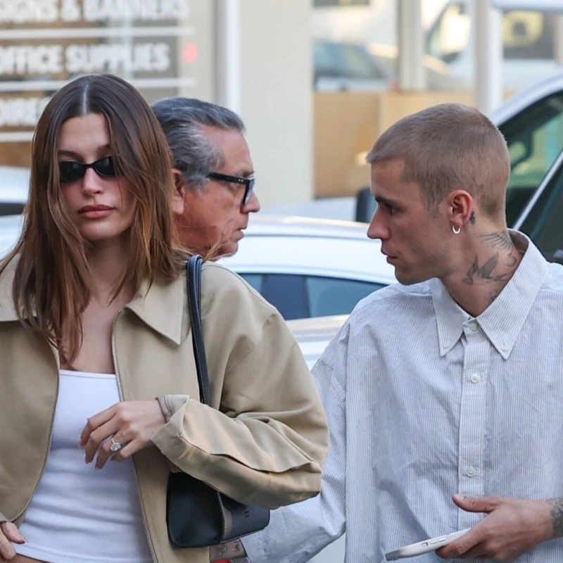 Omiljena torba Hailey Bieber trenutačno je na velikom sniženju