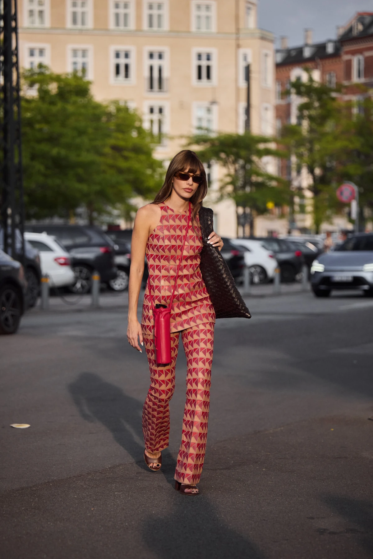 Ideje kako stilizirati svestrani ljetni kombinezon za tri ključne prilike