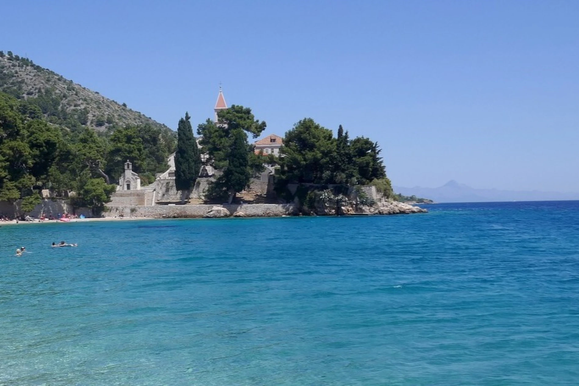 Na Braču smo pronašli plažu koja je tiha oaza uz more