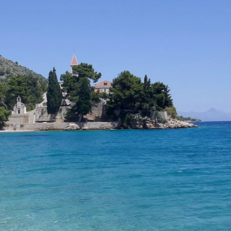 Na Braču smo pronašli plažu koja je tiha oaza uz more