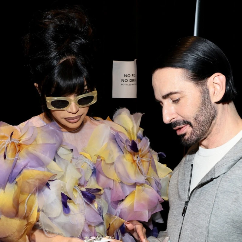 Marc Jacobs je još jedan u nizu brendova koji odlaze na prodaju