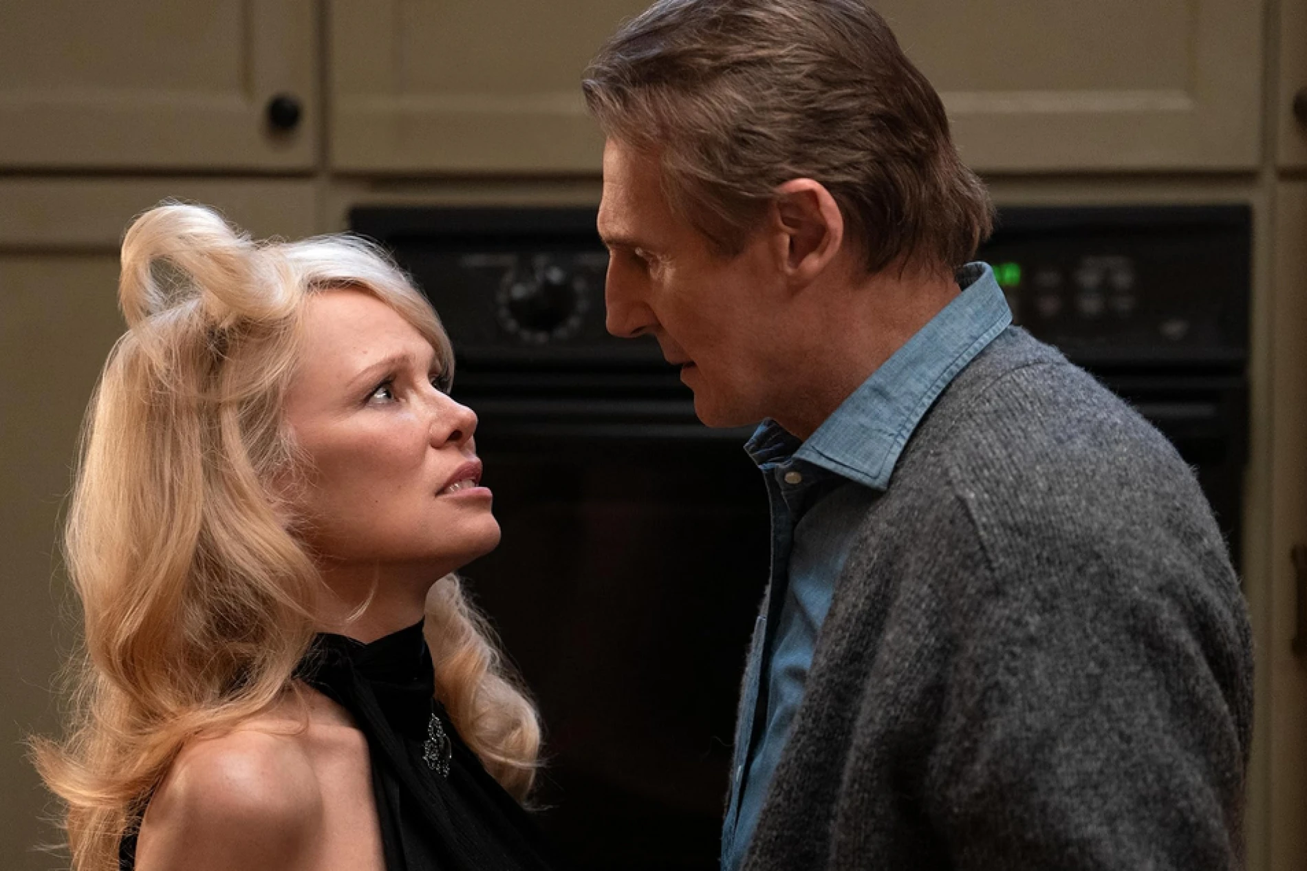 Novi it par: Pamela Anderson i Liam Neeson su filmsku vezu nastavili i u stvarnom životu