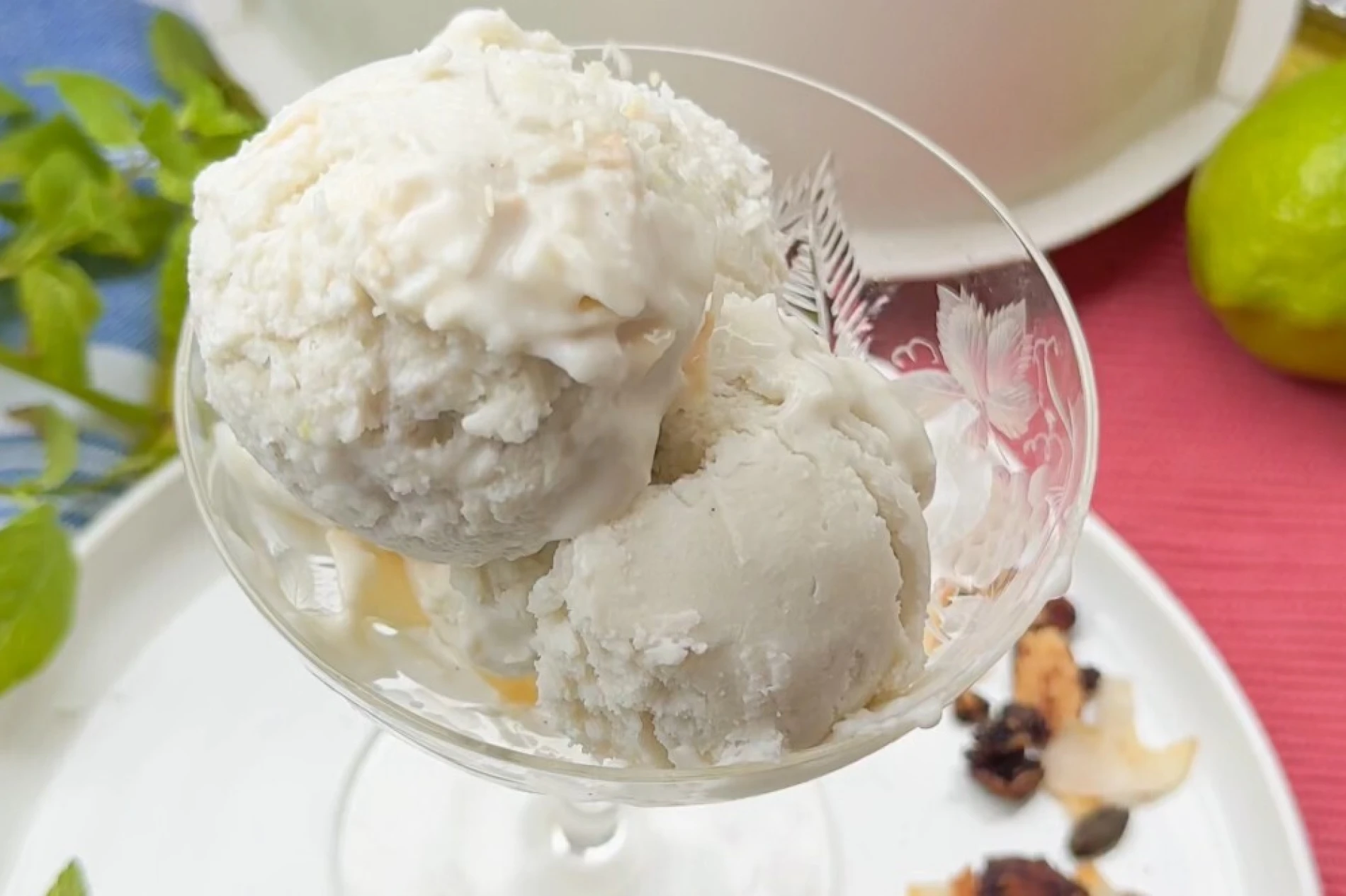Breskva ili kokos? Isprobajte dva jednostavna recepta Maje Jalšovec za domaći sladoled