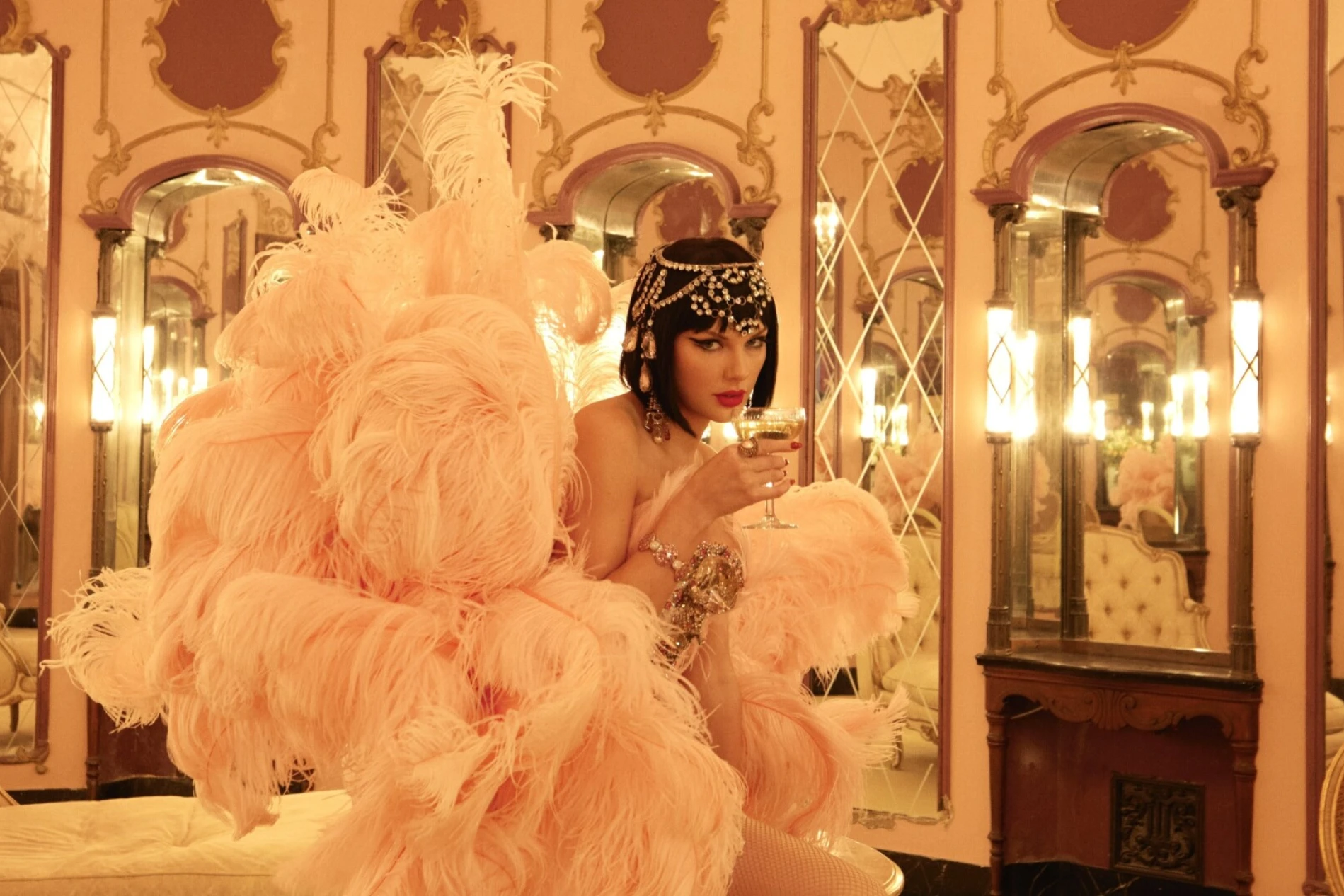 Taylor Swift je objavila nazive pjesama s novog albuma i objasnila zašto ih ima iznenađujuće malo