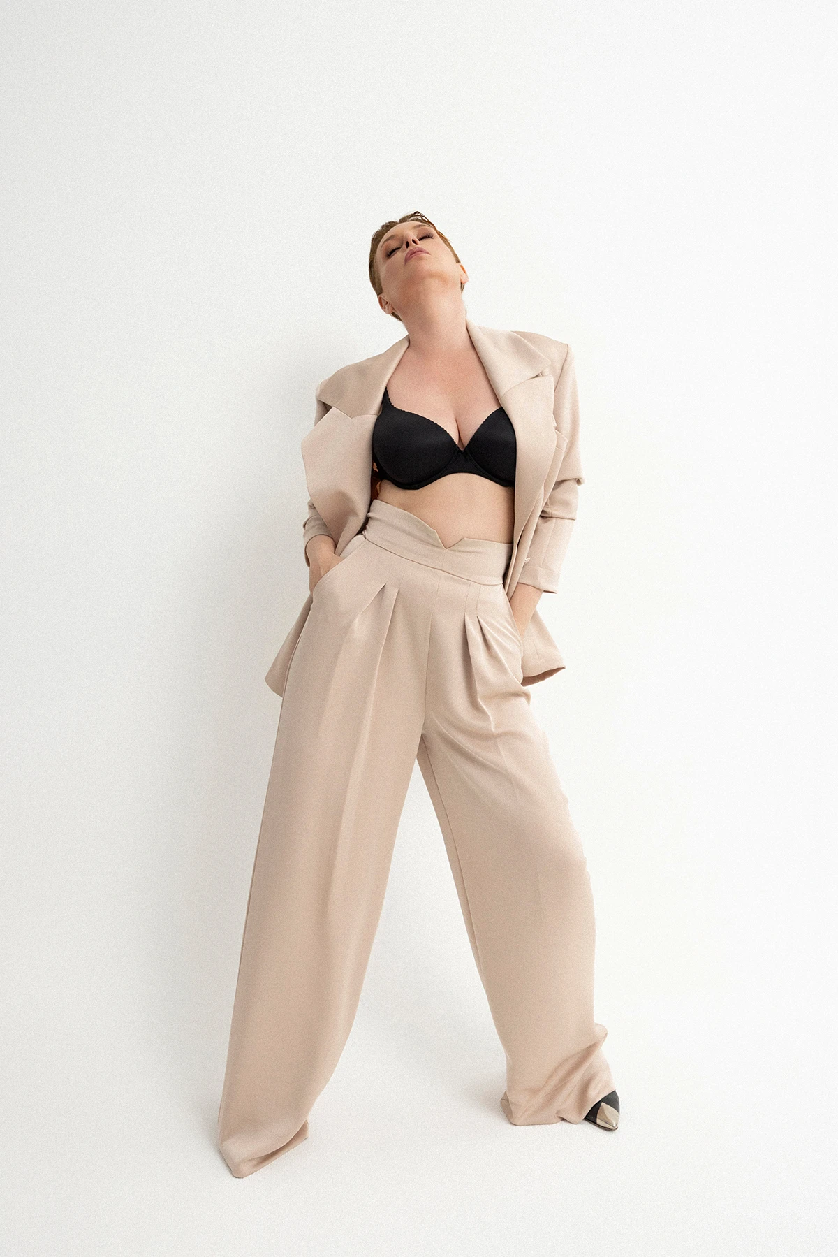 Nina Violić za Elle: ''Sve mi žene moramo biti ujedinjene u vezi svojih prava''