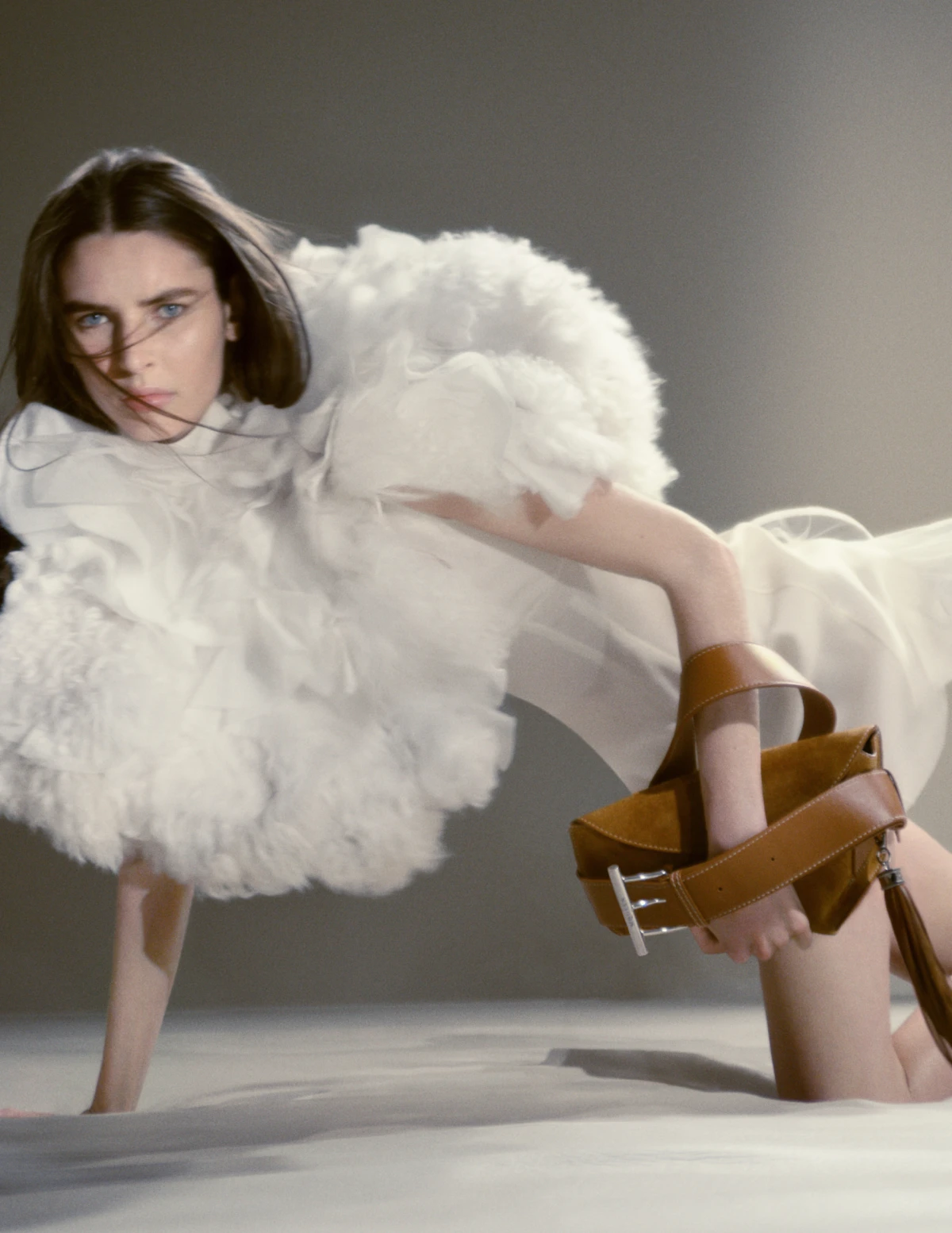 Oduševila nas je nova Alexander McQueen kampanja s Alex Consani