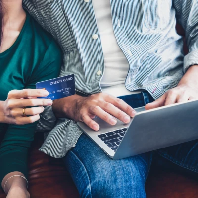 Čak 75% Hrvata online kupuje odjeću i modne dodatke, plaćaju gotovo isključivo – karticama