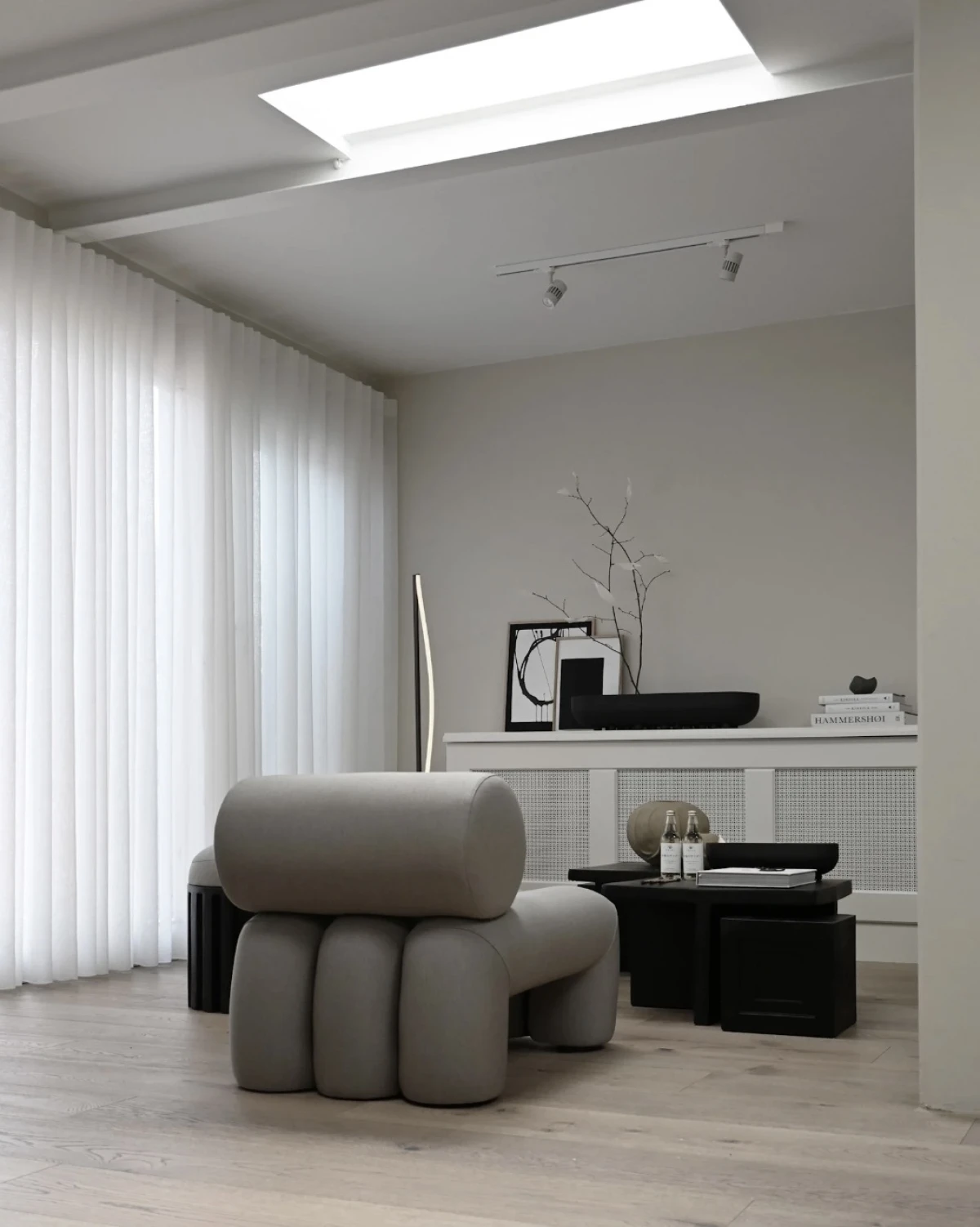 Zbog ove dizajnerske fotelje prizivamo jesen i kišne večeri uz dobru knjigu