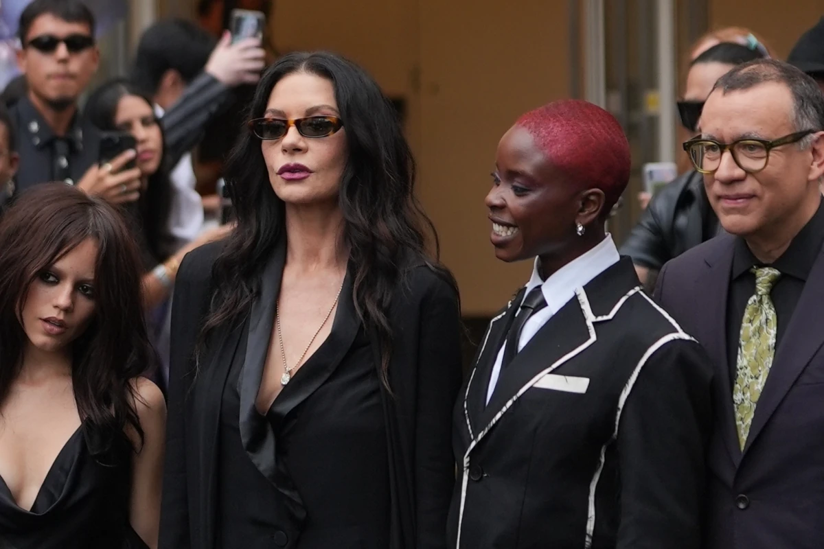 Je li transformacija Catherine Zeta-Jones u Wednesday rezultat šminke ili estetskog zahvata?