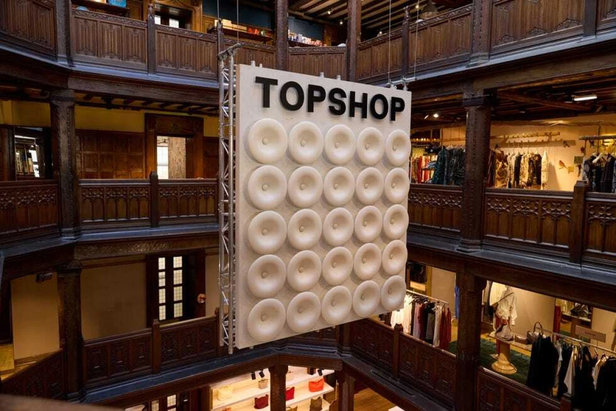 Topshop je službeno otvorio svoj prvi fizički dućan u Londonu, a ovo su najbolji komadi koje želimo