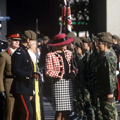 Evo kako nositi tvid ove jeseni po uzoru na kraljevske dame