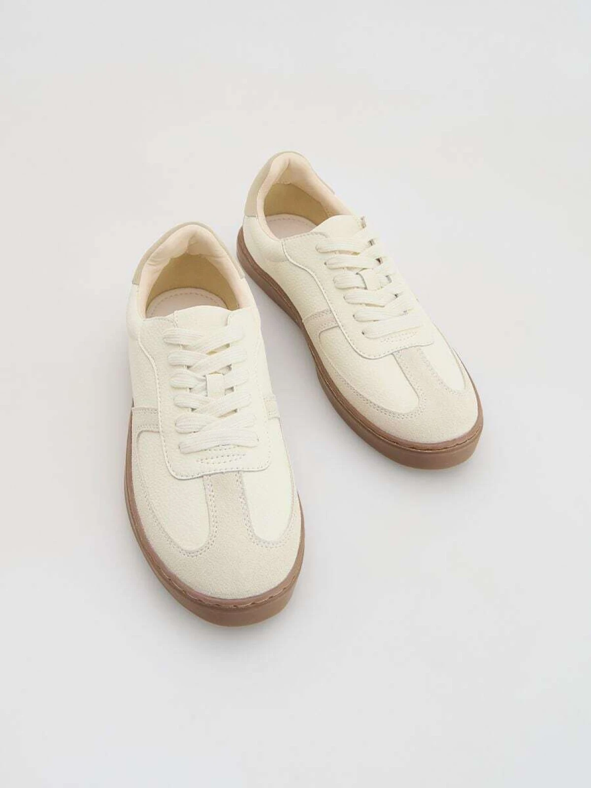 Pronašli smo tenisice koje izgledaju potpuno profesionalno za ured