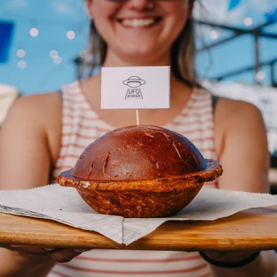 Probali smo viralni UFO burger koji je osvojio društvene mreže