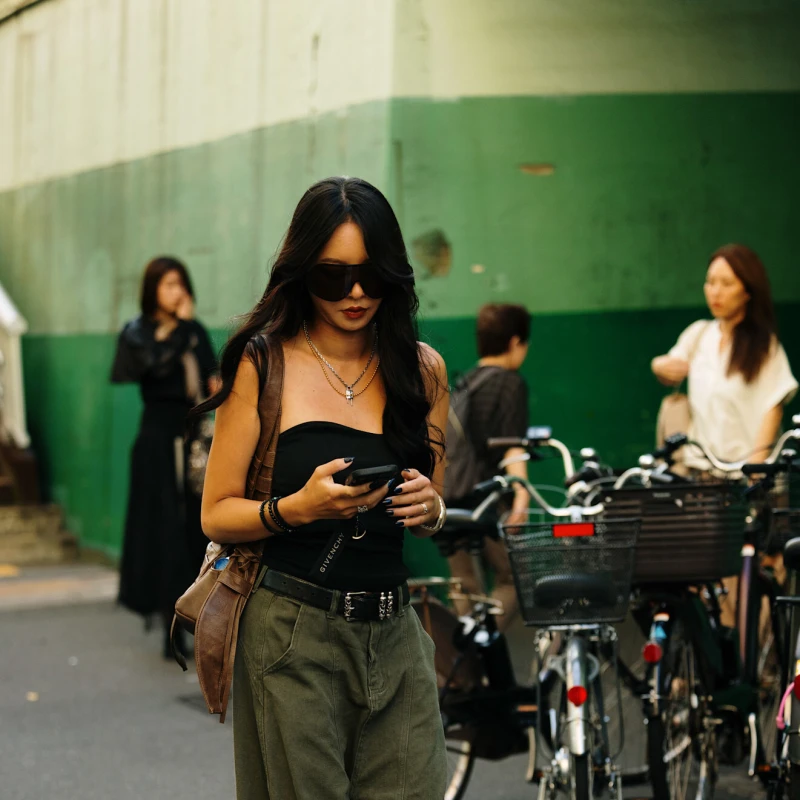 Ove jeseni nosimo traperice u boji: Evo 5 ideja kako ih uklopiti u svakodnevne outfite