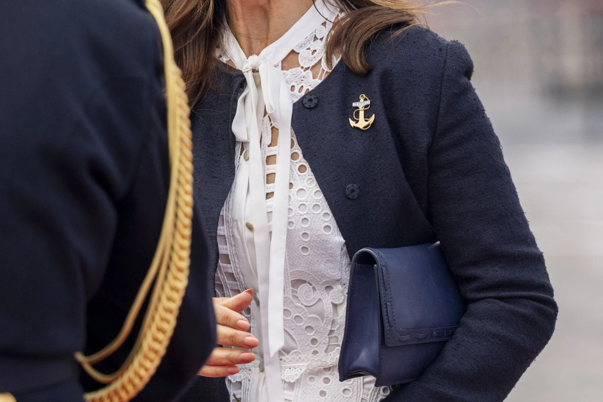 Na posljednjem javnom pojavljivanju kraljica Mary oduševila je elegantnim izdanjem i nautičkim detaljima