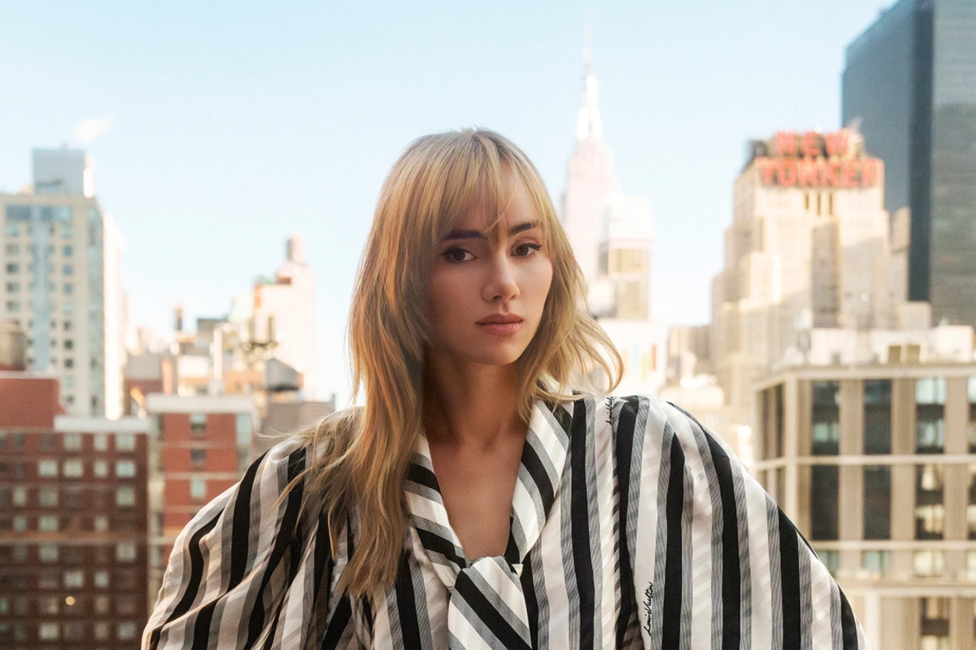 Suki Waterhouse za Elle: ''Oslobađajuće je naučiti smijati se samom sebi''