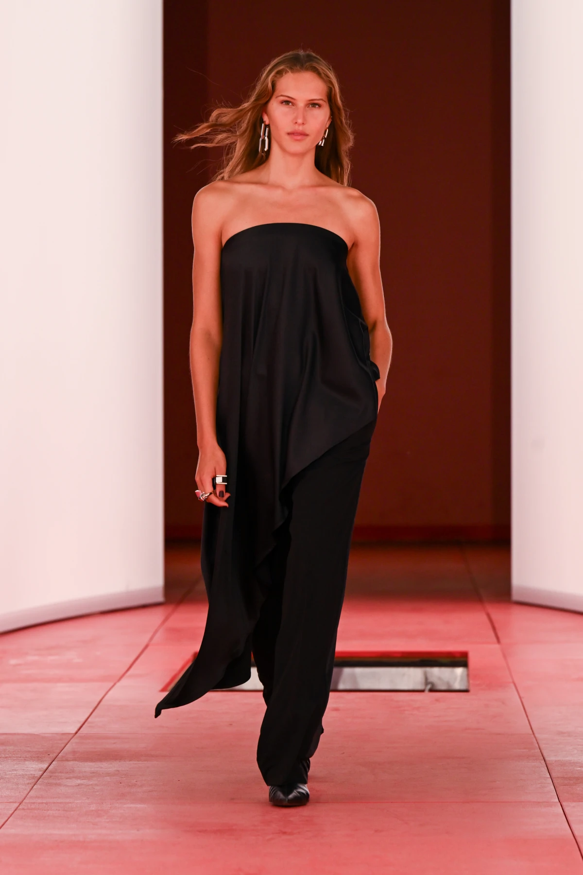 Romeo Beckham, Alex Consani i Lola Young oduševili na modnoj pisti H&amp;M&amp;180 revije