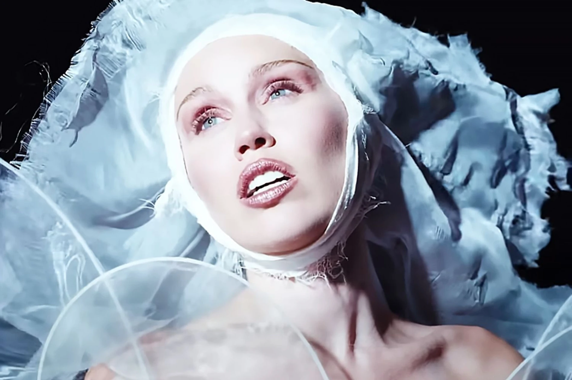 Miley Cyrus i Fleetwood Mac: ''Secrets“ kao himna oprosta i glazbeni hommage ocu