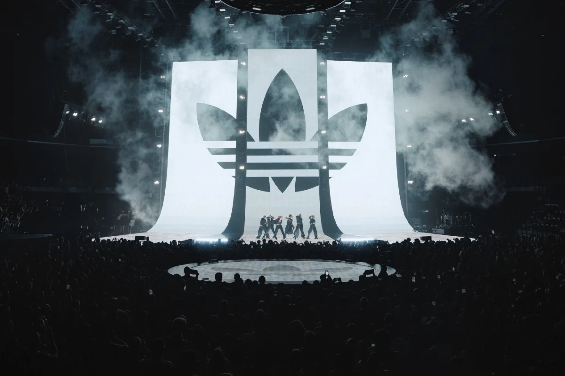 Superstar slavi 50 godina: adidas arena u Parizu pretvorila se u svjetsku glazbenu pozornicu